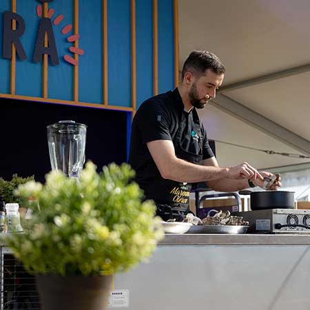 © photo SYMAPS | Florian Chef des Roselières aux Fêtes de l'Ostra 2024